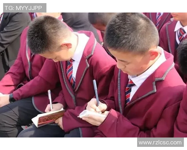 重庆足球队的崛起之路：揭秘他们背后的力量与激情